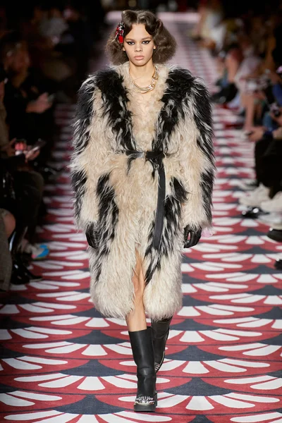 Look 46